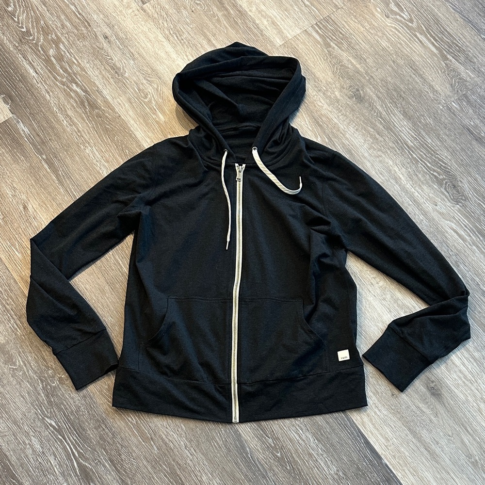 Vuori hoody size small
